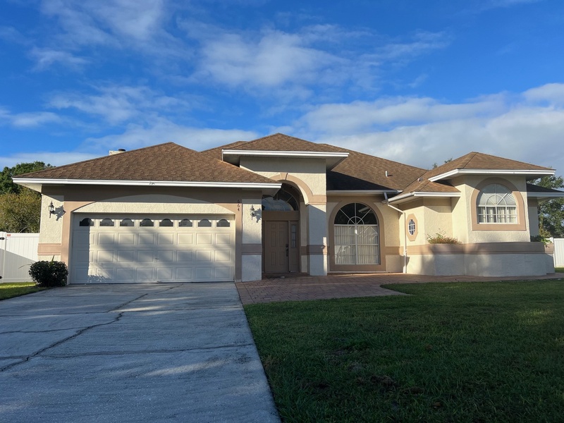 Winter Springs House: 664 Wyckliffe Place