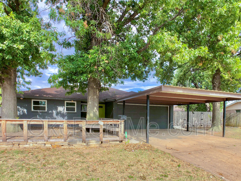Moore House: 805 N Markwell Ave