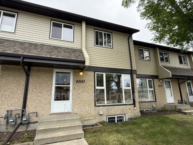 Edmonton Condo: 3213 142 Ave NW