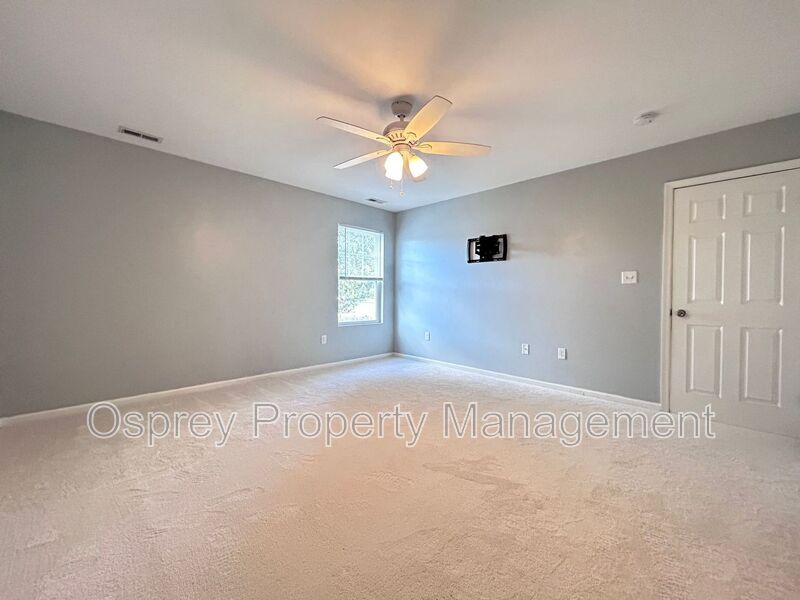 Charming 4-Bed, 2.5-Bath Coastal Cottage – Norfolk Gem!  - Photo 7