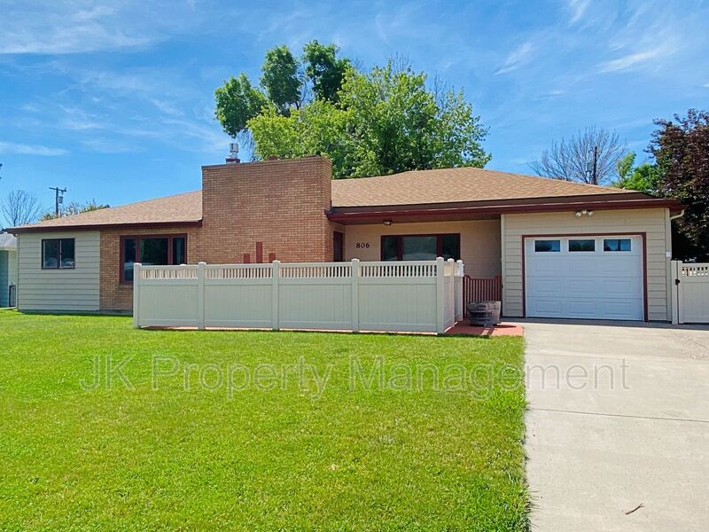 Great Falls House: 806 Forest Ave