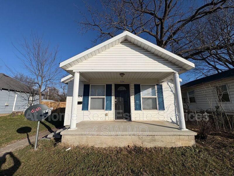 Springfield House: 704 N Kansas