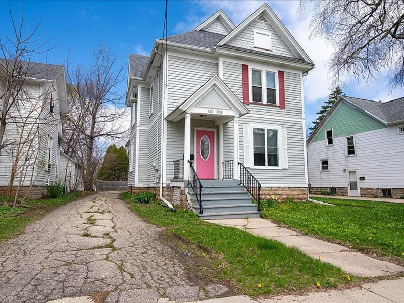 Oshkosh Condo: 238 Scott Avenue - Lower