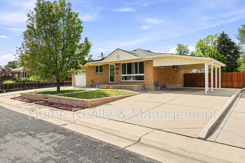 Northglenn House: 10807 Larry Dr