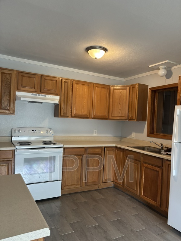 Harlingen House: 2014 E Monroe