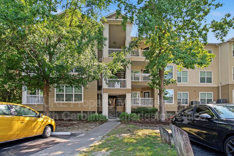Charleston House: 700 Daniel Ellis Drive