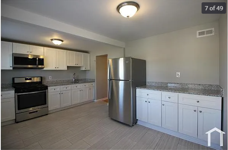 Dundalk House: 22X Colgate Ave