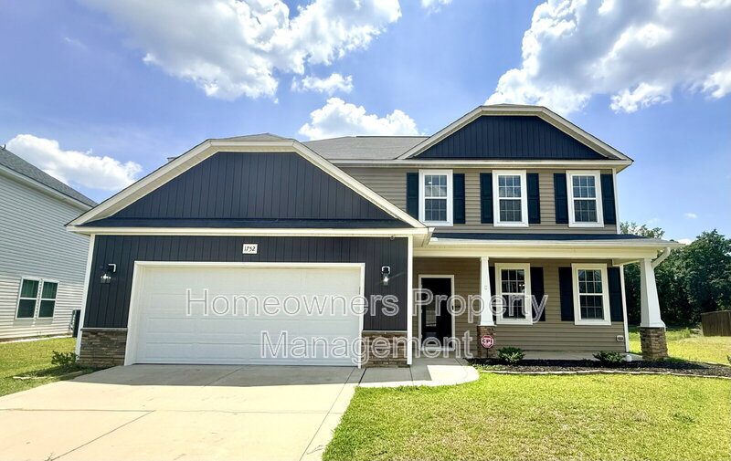 Fayetteville House: 1752 Stackhouse Drive