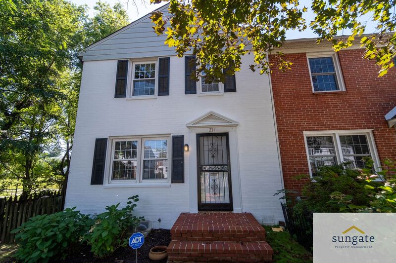 Towson House: 211 Burke Ave