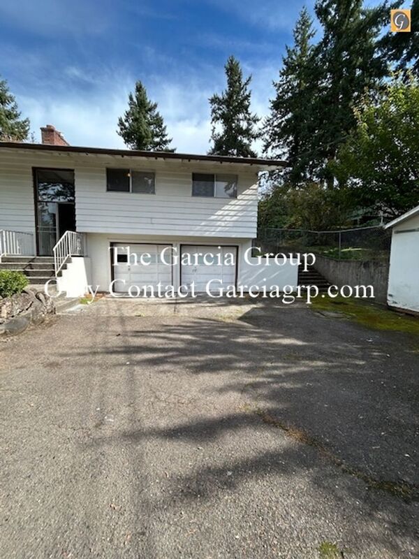 Gladstone House: 17050 SE Gurnee Ave