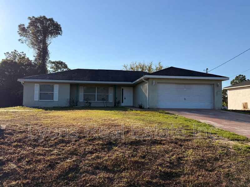 Lehigh Acres House: 1040 Grant Blvd