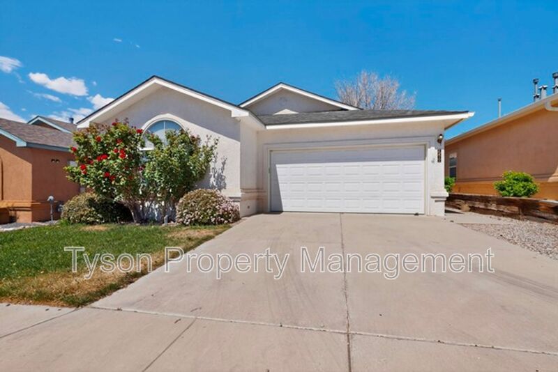 Albuquerque House: 7411 Peregrine Rd NE