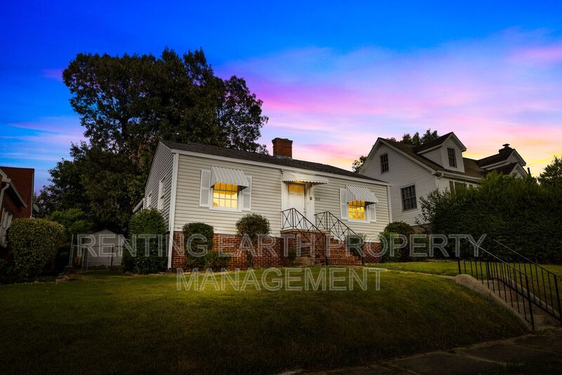 Birmingham House: 905 7th St W