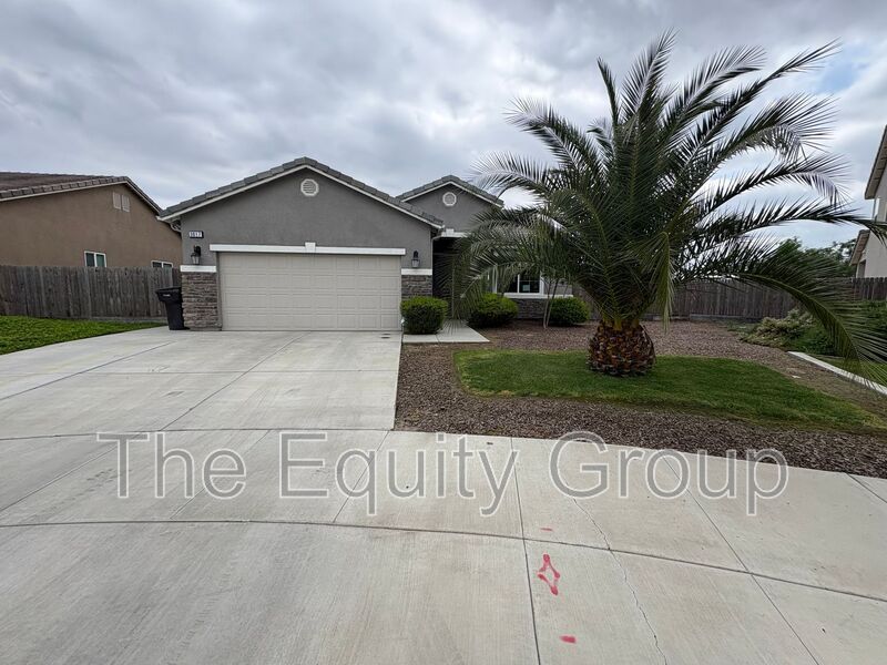 Tulare House: 3017 Bora Ave