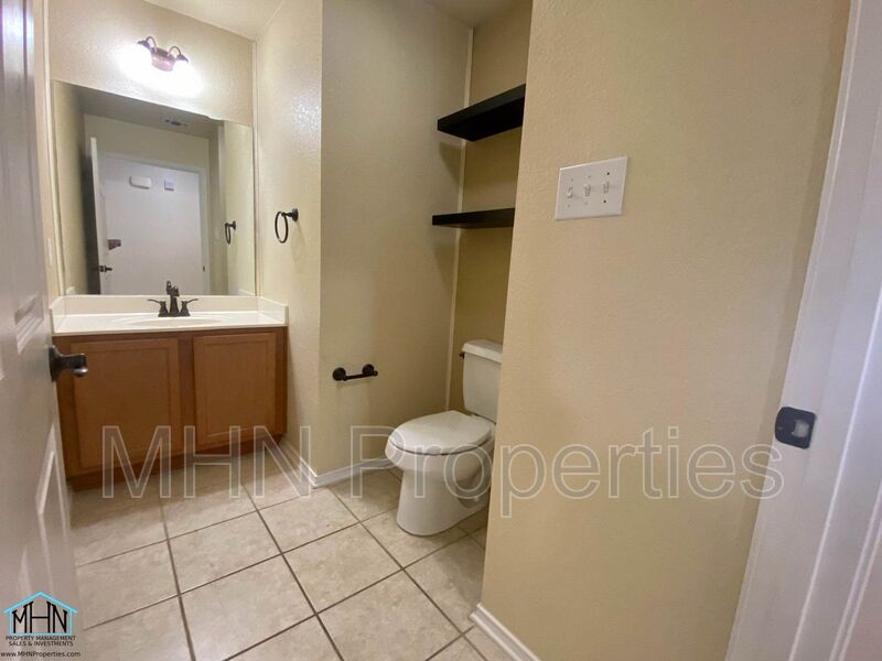 Spacious and Well Designed, 3bed/2.5 bath, located in the far Northeast just inside loop 1604! - Photo 21