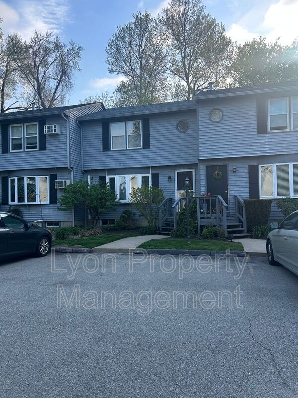 Cranston House: 245 Mayfield Ave 3