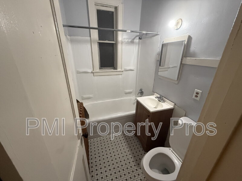 Milwaukee Condo: 912A S 21st St