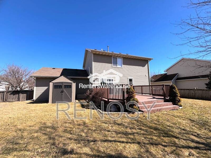 Waukee House: 330 NE Cardinal Ln