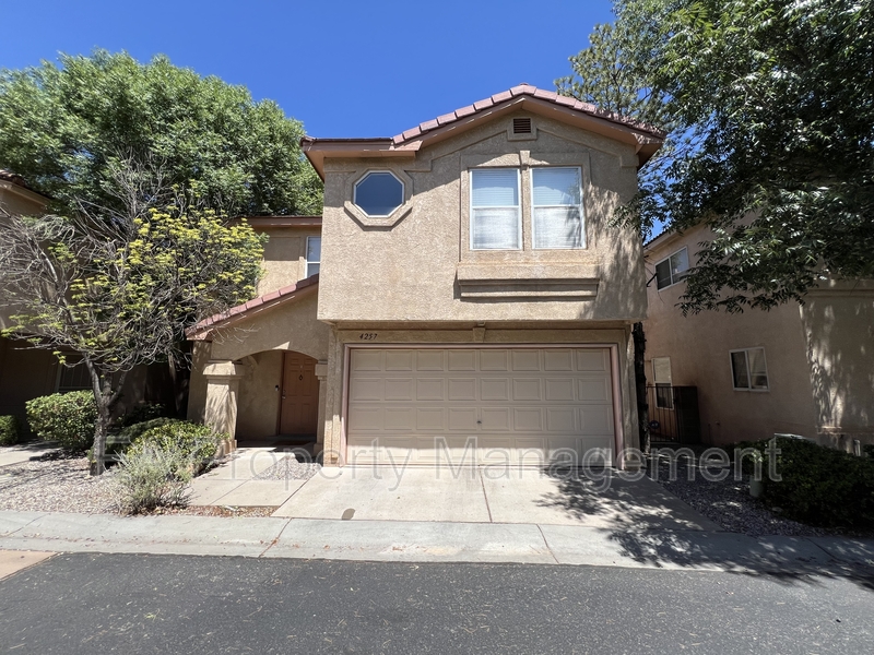 Albuquerque House: 4257 Altura Mesa Ln NE