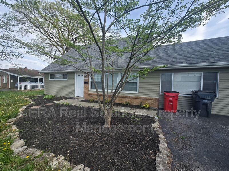 Grove City House: 2906 Woodgrove Drive
