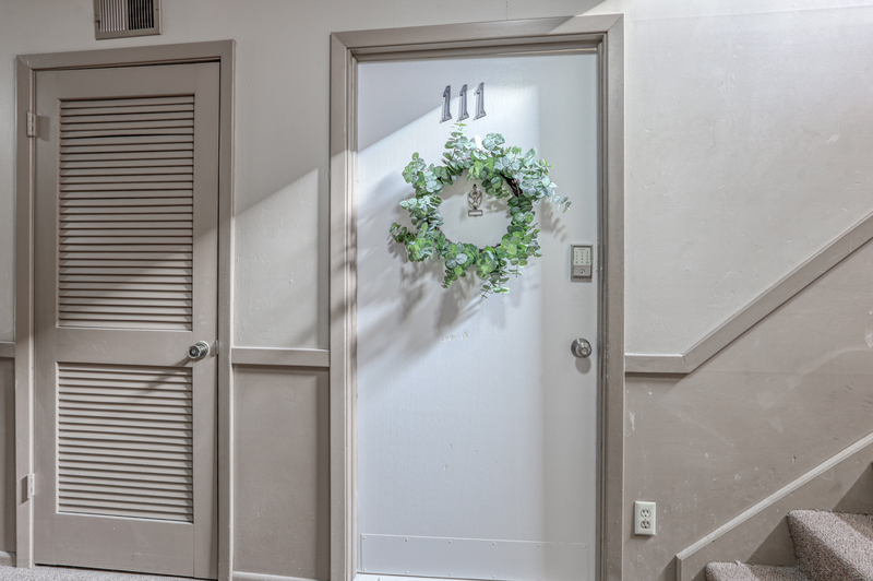 Mission Condo: 5601 W 58th St - 111