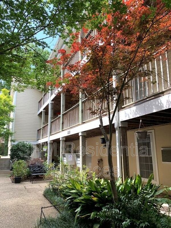 Wilmington House: 212 Red Cross St
