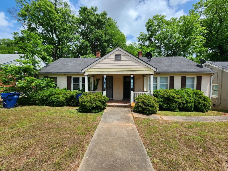Atlanta House: 166 1st Street SW