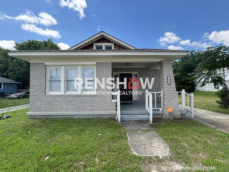 Memphis House: 1423 Lyndale Ave