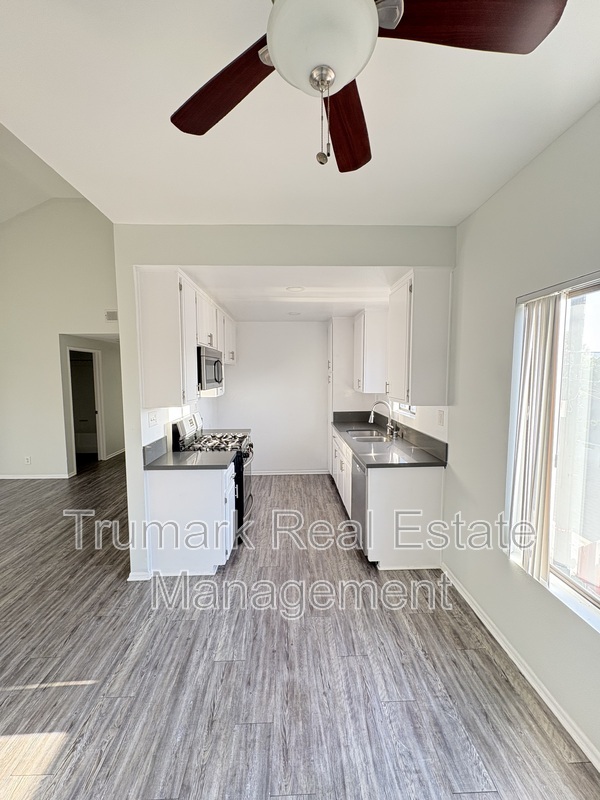 Burbank Condo: 701 N Hollywood way