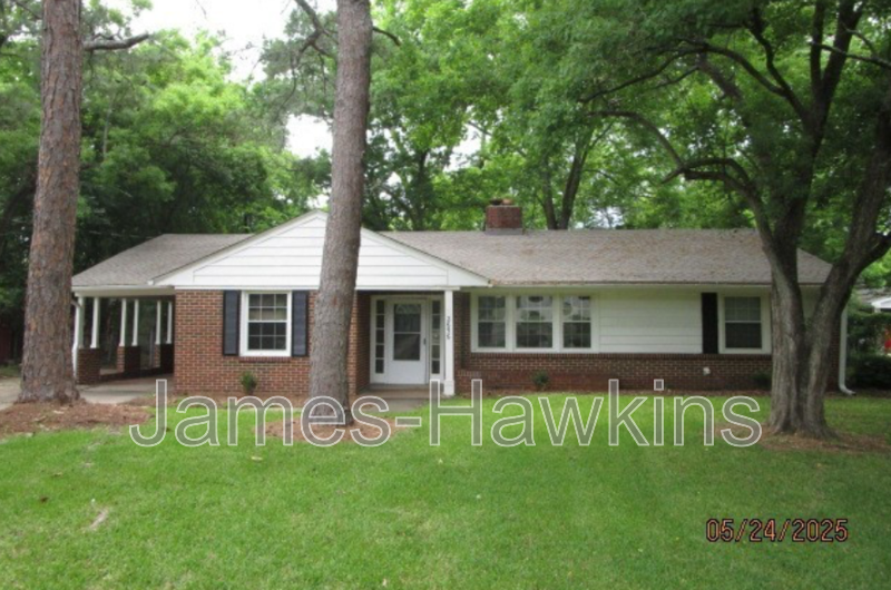 Montgomery House: 2656 Fisk Rd, Montgomery, AL 36111