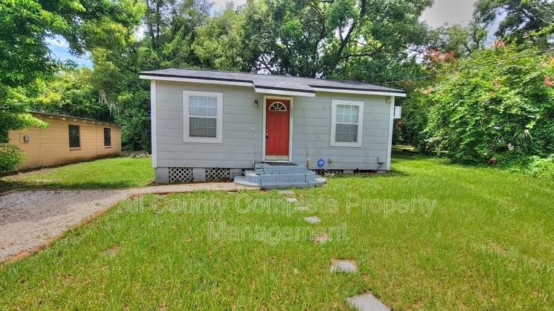 Jacksonville House: 9248 9th Ave
