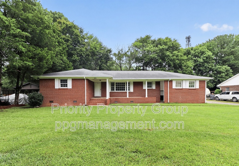 Charlotte House: 3916 Piney Grove Road