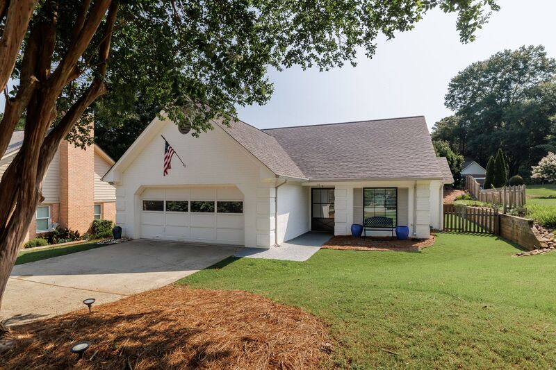 Athens House: 112 Lucy Lane