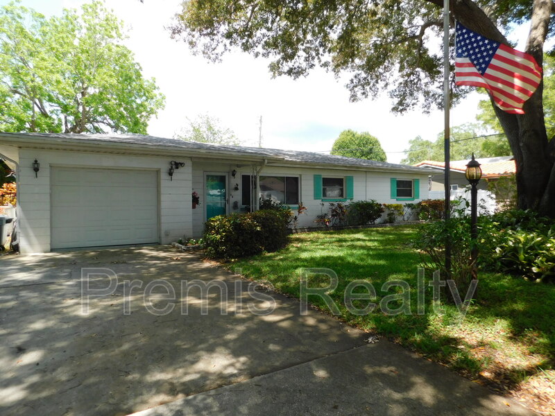 Largo House: 3563 Floral Drive