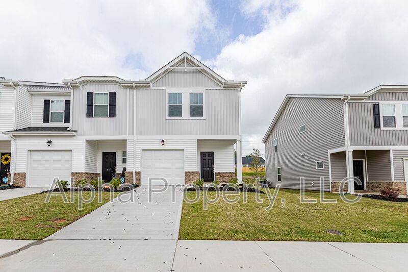 Simpsonville House: 422 Ellis Mill St