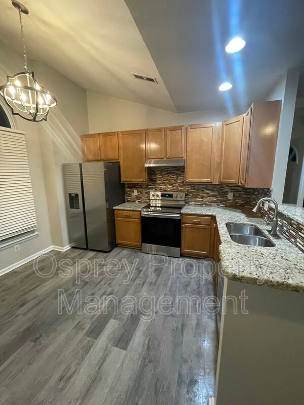 3BR Townhouse Condo with Garage "ASK ABOUT OUR ZERO DEPOSIT" - Photo 3