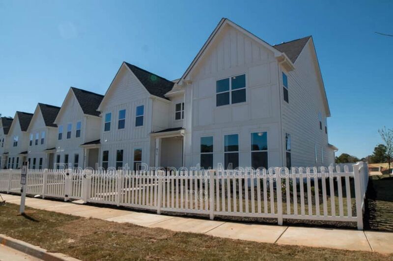 Rock Hill House: 656 Herlong Avenue