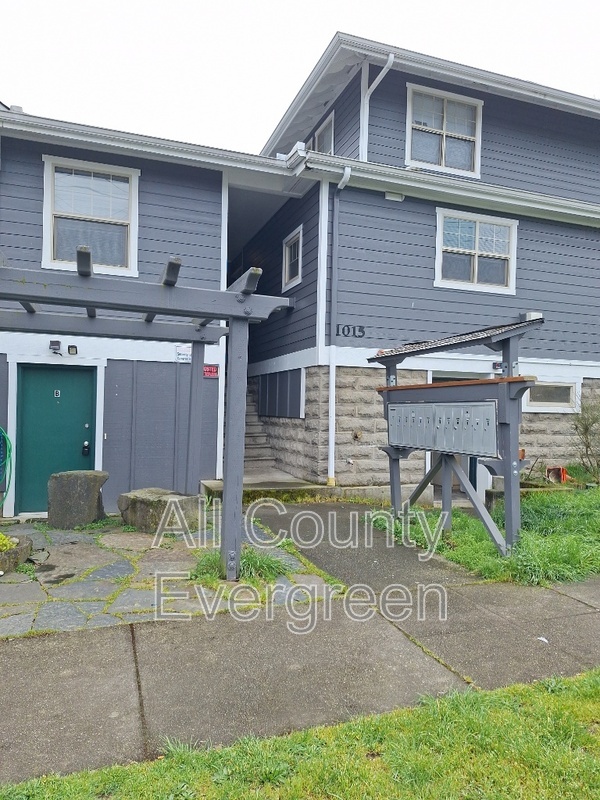 Bremerton Apartment: 828 Broadway Ave