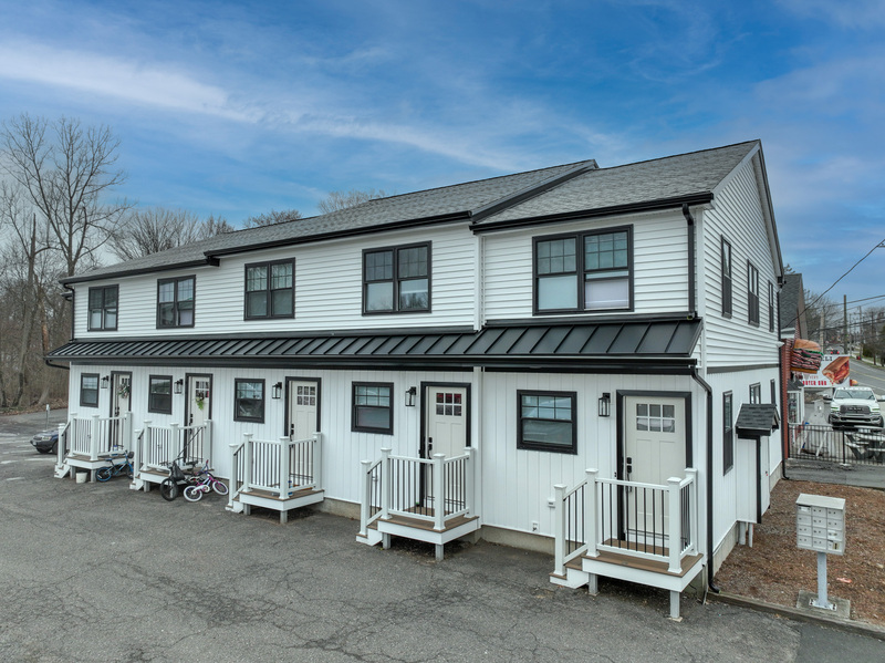 Wallingford House: 569 Center Street