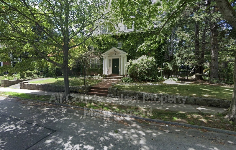 Beverly House: 38 Baker Ave