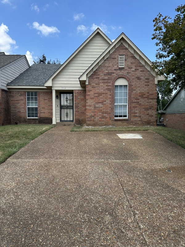 Memphis House: 5554 Oak Branch Cir N