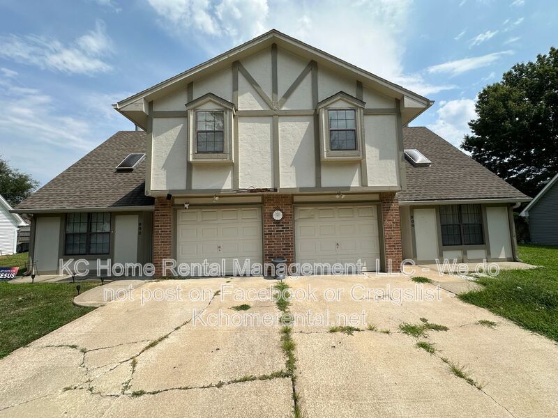 Blue Springs House: 900 NW 36th St Terrace