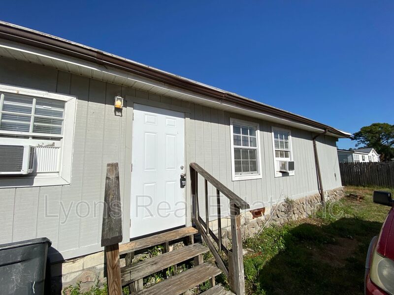 North Fort Myers House: 2212 Cantor Ln. (trailer)