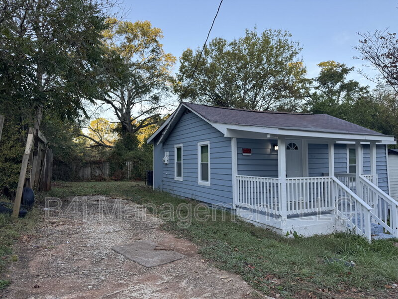 LaGrange House: 209 Banks St