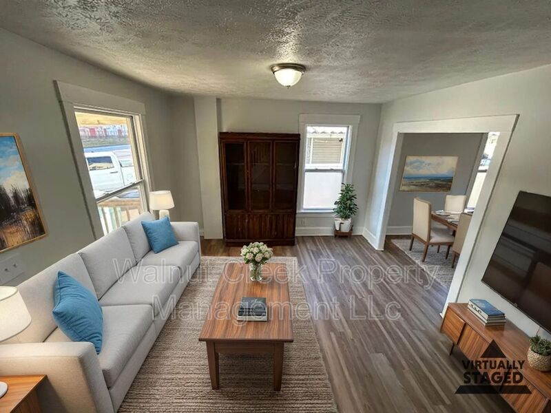 Elyria House: 219 Oberlin Rd