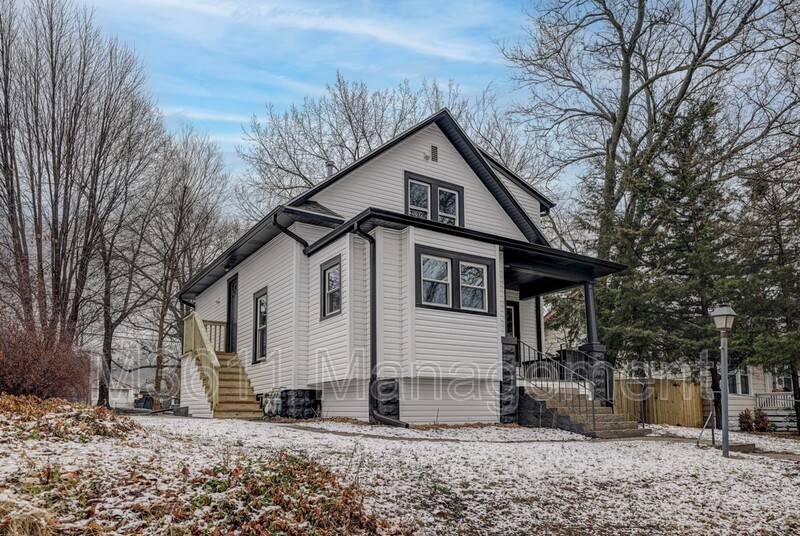 Lincoln House: 818 S 31st St.