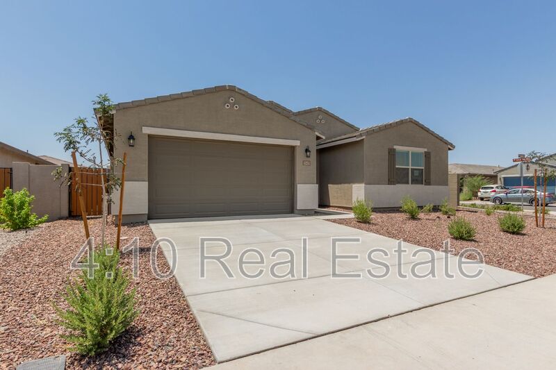 Maricopa House: 35405 W Catalan St