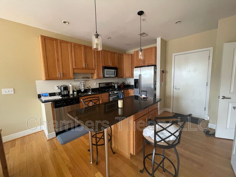Arlington Condo: 1800 Wilson Blvd