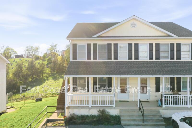 Hedgesville Townhome: 257 School House Dr