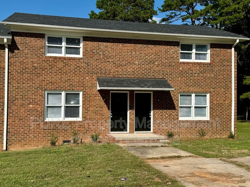 Lexington Townhome: 916 W 5th Ave